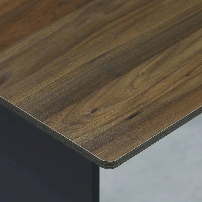 Bureau d'ordinateur compact moderne en bois avec étagères