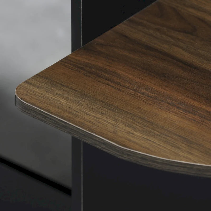 Bureau d'ordinateur compact moderne en bois avec étagères
