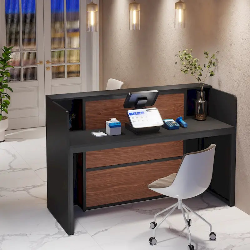 Bureau LED 63" avec panneau de confidentialité, comptoir avant pour bureau