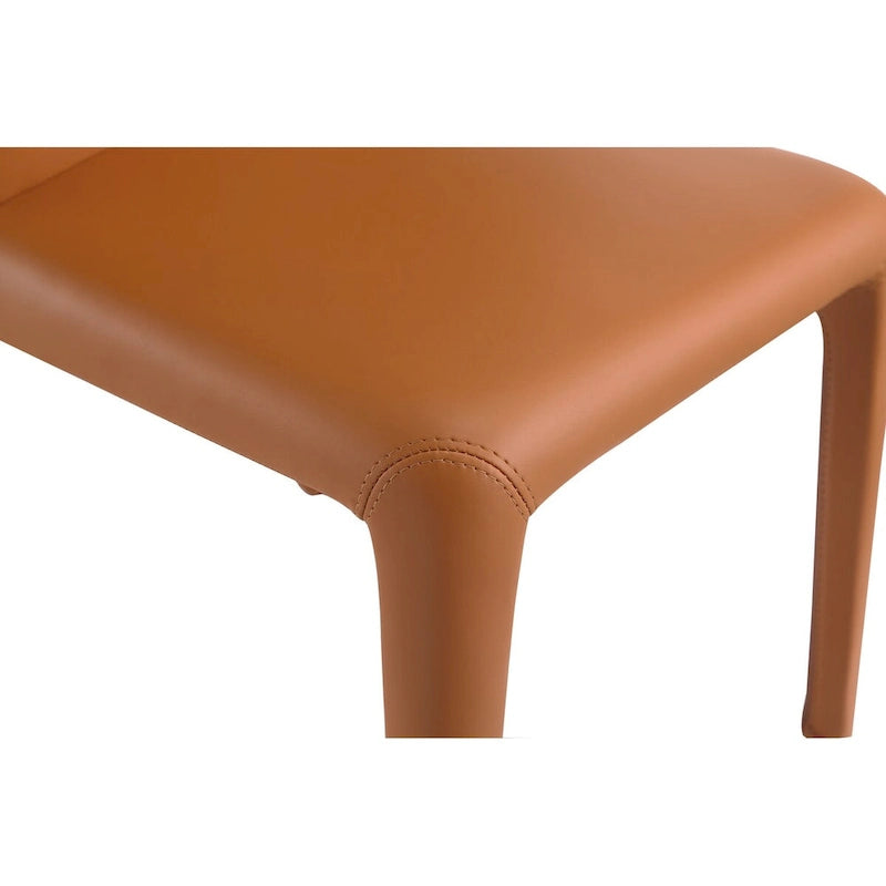Chaise de salle à manger recouverte de cuir