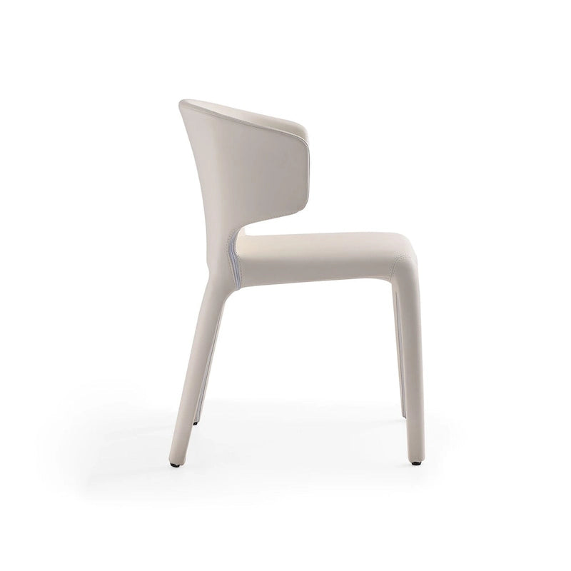 Chaise de salle à manger recouverte de cuir